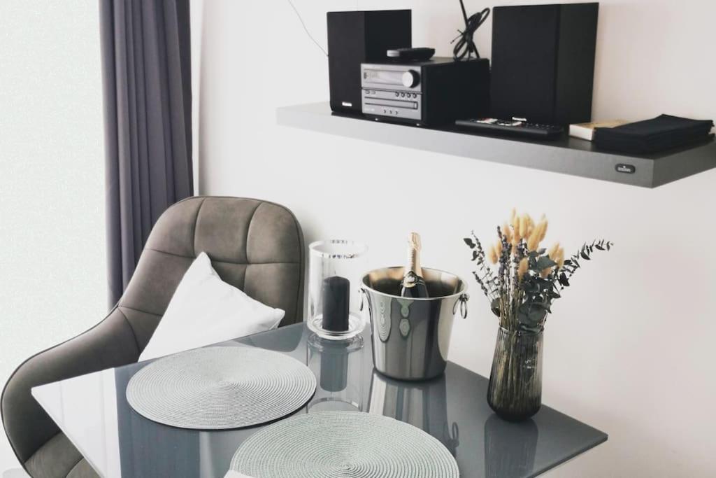 Appartement Hh 06 By Rockchair - Superhost Status - Modernes Mit Sonnigem Balkon & Premium Boxspringbetten In Winterhude - Geheimtipp *
