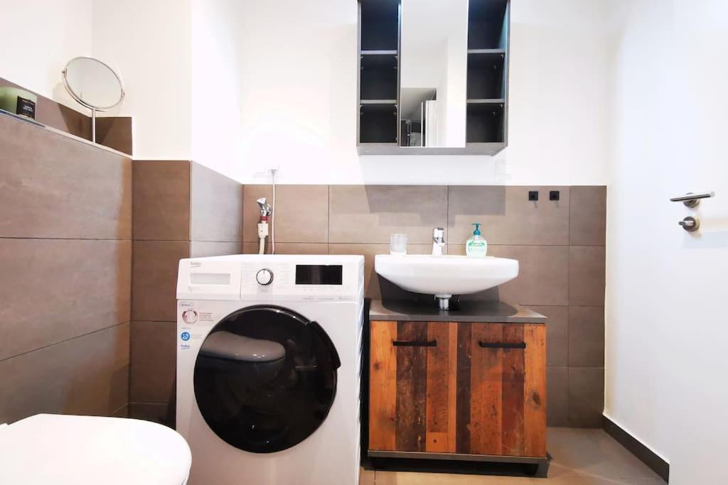 Apartment Hh 06 By Rockchair - Superhost Status - Modernes Mit Sonnigem Balkon & Premium Boxspringbetten In Winterhude - Geheimtipp *