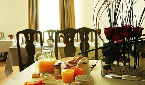 Continental Hauptbahnhof Hotel 3*