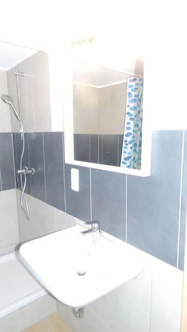 Volksdorf 2 Zimmer, 3 Betten, Souterrain Apartment *