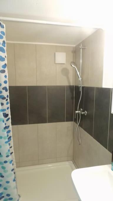 Volksdorf 2 Zimmer, 3 Betten, Souterrain Apartment Hamburg