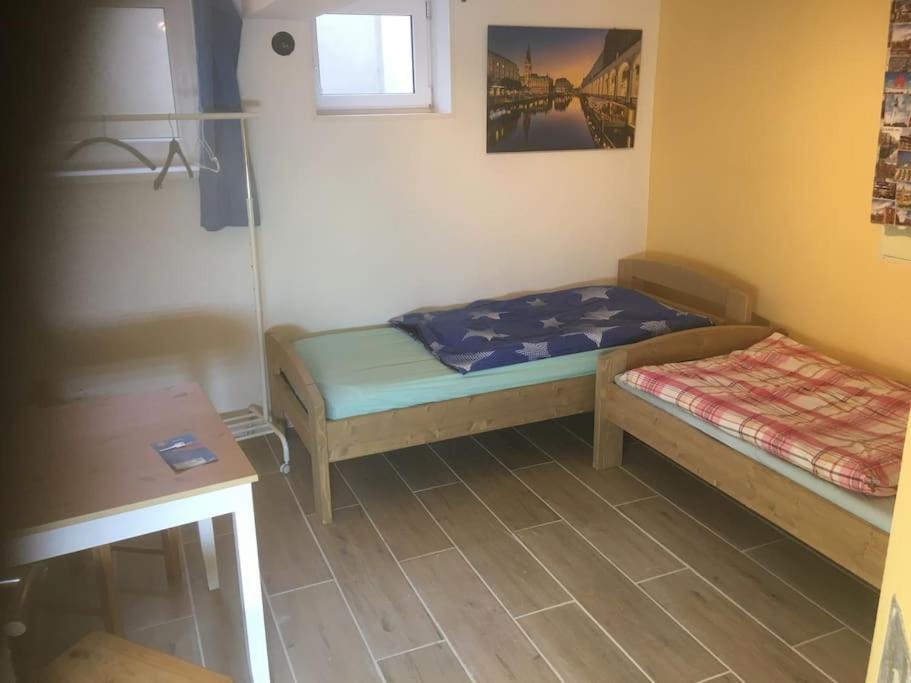 Volksdorf 2 Zimmer, 3 Betten, Souterrain *