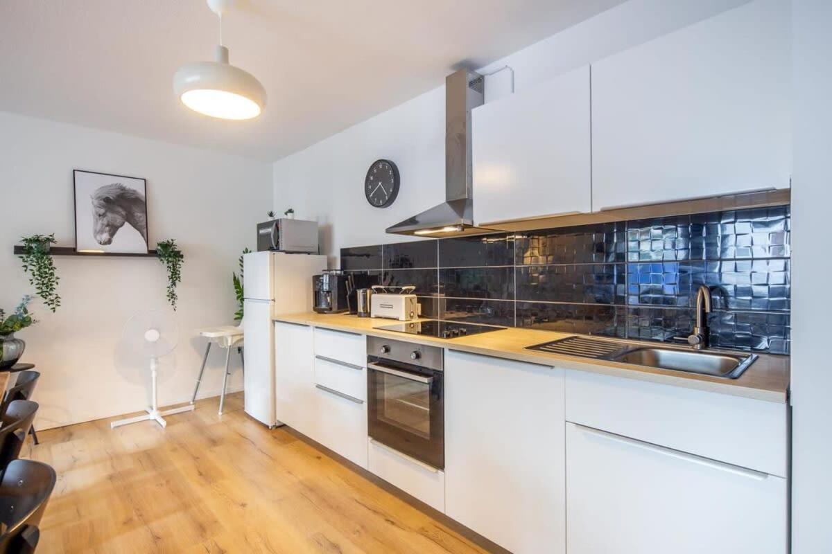 3 Bedroom In Great Location Apartment