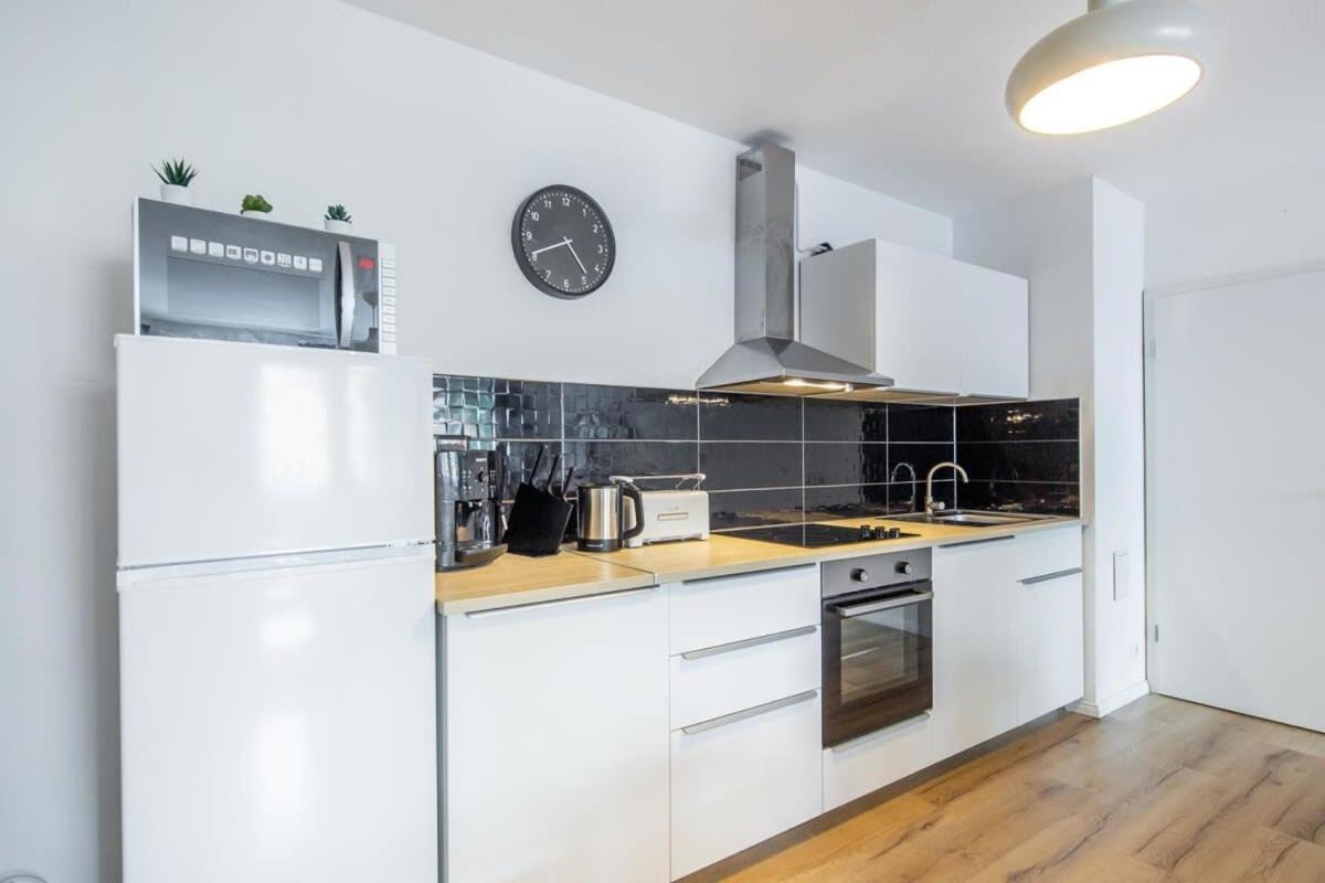 3 Bedroom In Great Location Apartment