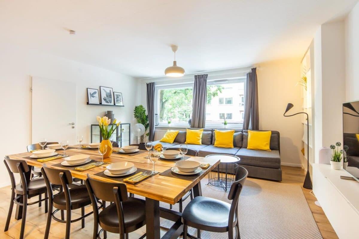 Apartment 3 Bedroom In Great Location *
