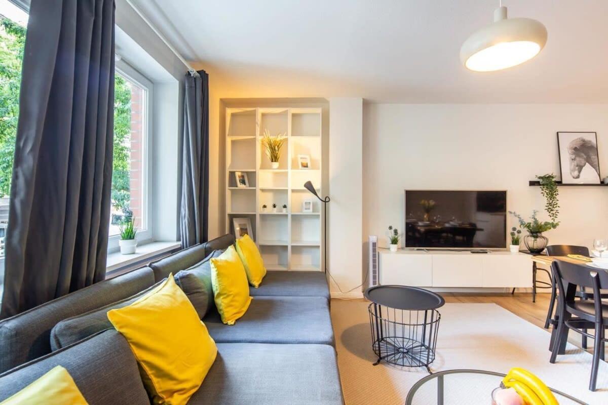3 Bedroom In Great Location Apartment *
