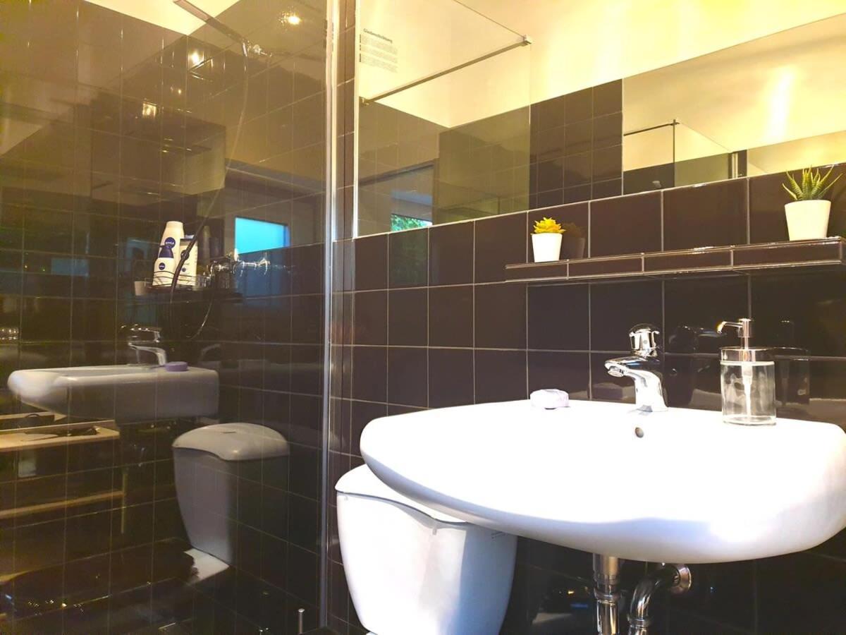 Cosy With Private Parking Apartment Hamburg