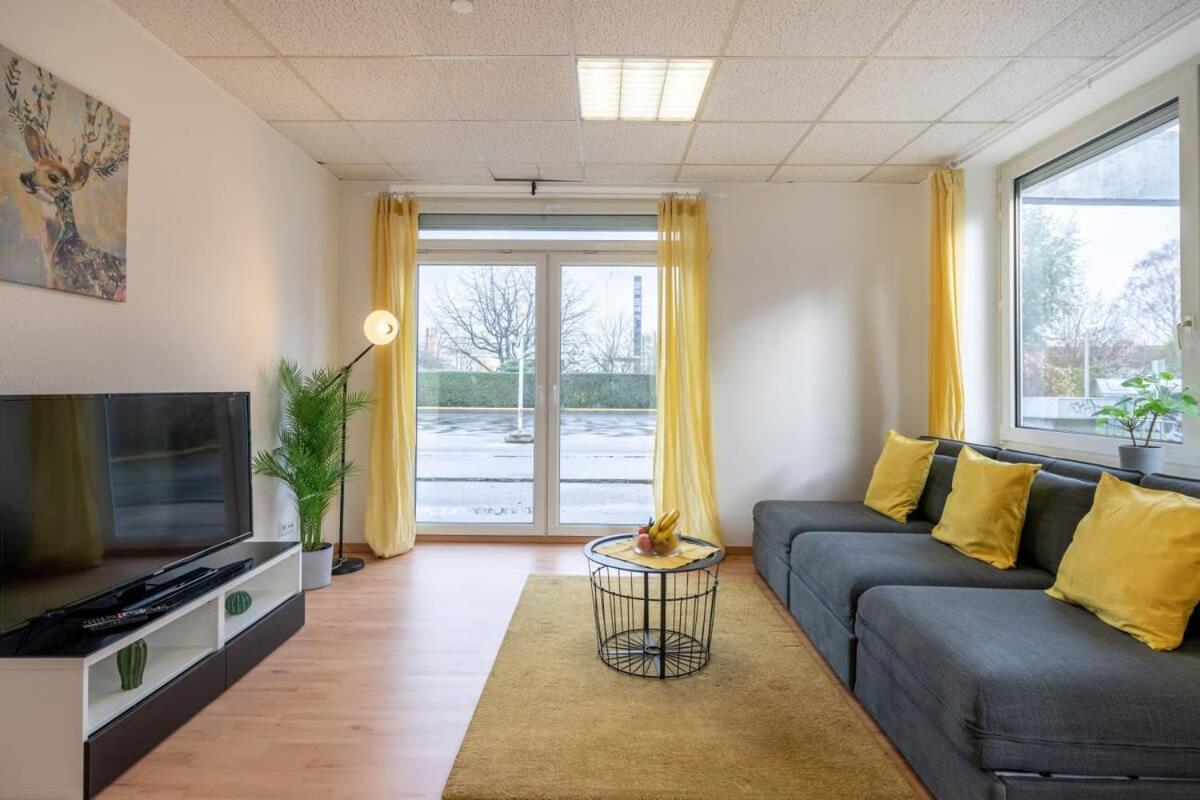 Beautiful 2 Bedroom Incl Parking Apartment *