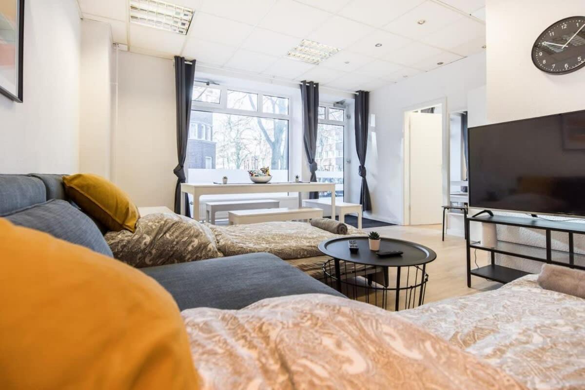 Spacious Two Br Close To Stadtpark And Street Parking Appartement *
