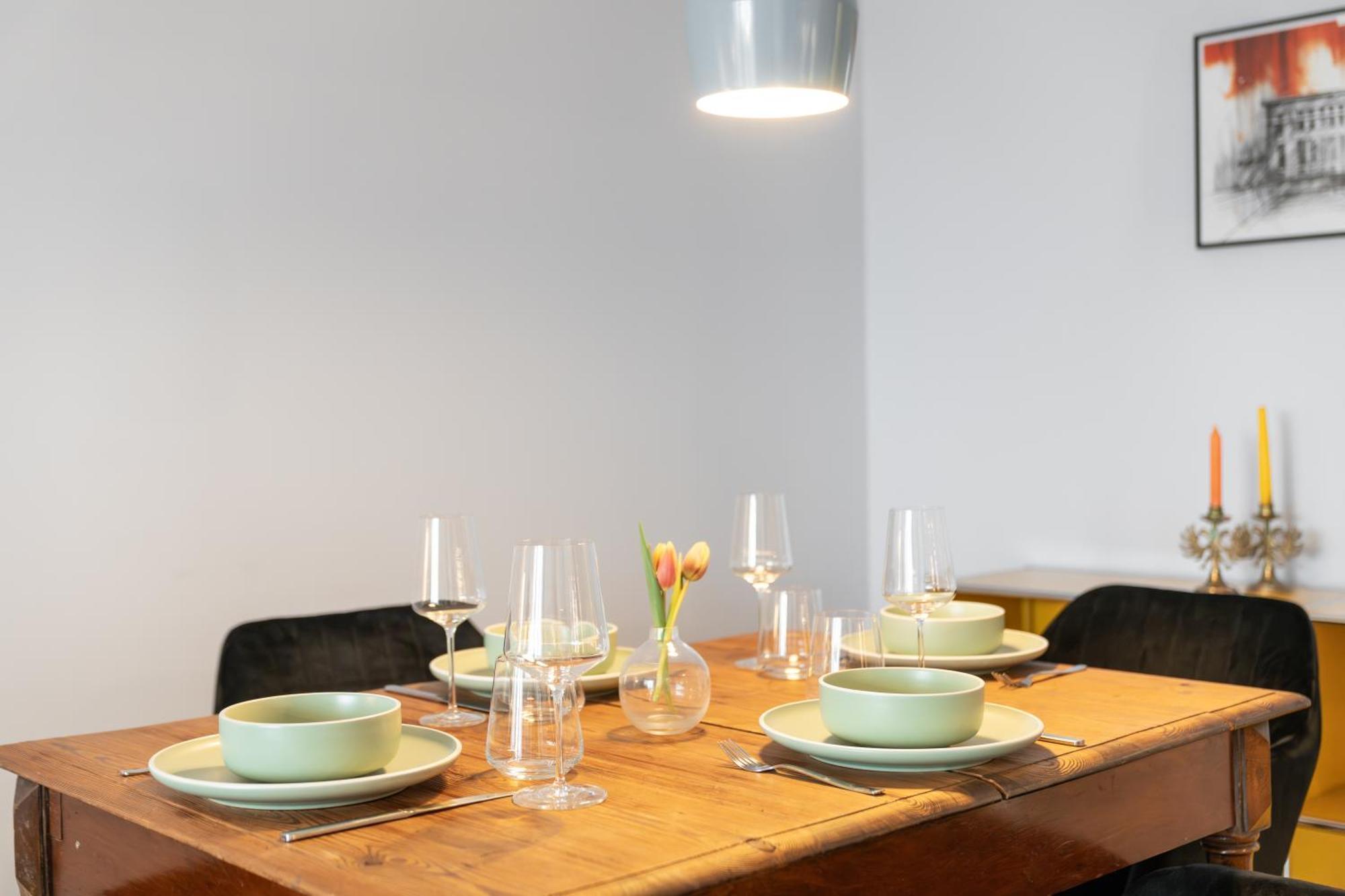 Cls Zentrale City-wohnung In Mit E-laden Und Tiefgarage, Klimaanlage, Wlan, Grosser Balkon, Blick Ueber Hamburg, Parkplatz, Cafe Im Haus, Bushaltestelle Direkt Gegenueber, Flex Check In * Hamburg