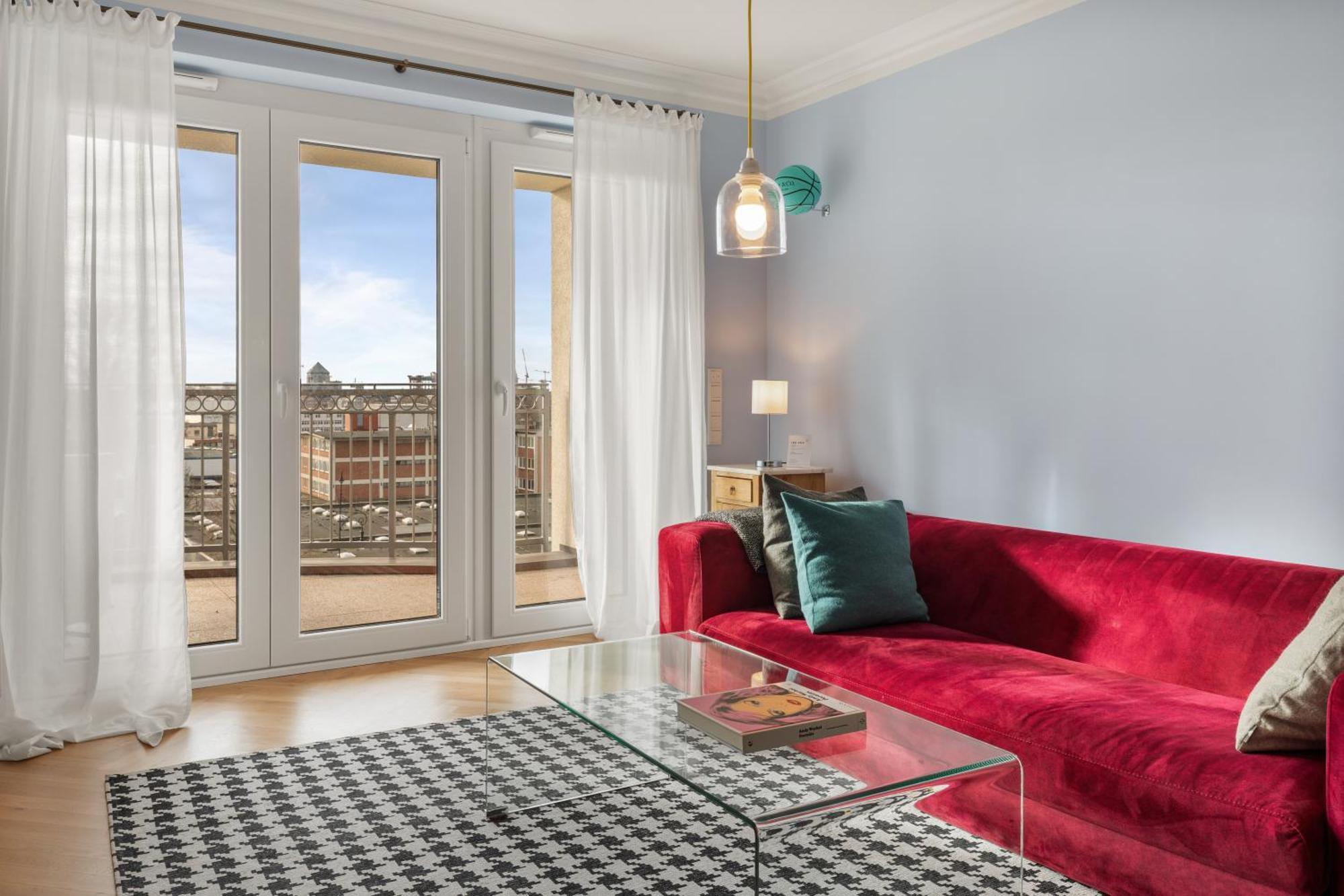 Cls Zentrale City-wohnung In Mit E-laden Und Tiefgarage, Klimaanlage, Wlan, Grosser Balkon, Blick Ueber Hamburg, Parkplatz, Cafe Im Haus, Bushaltestelle Direkt Gegenueber, Flex Check In Apartment