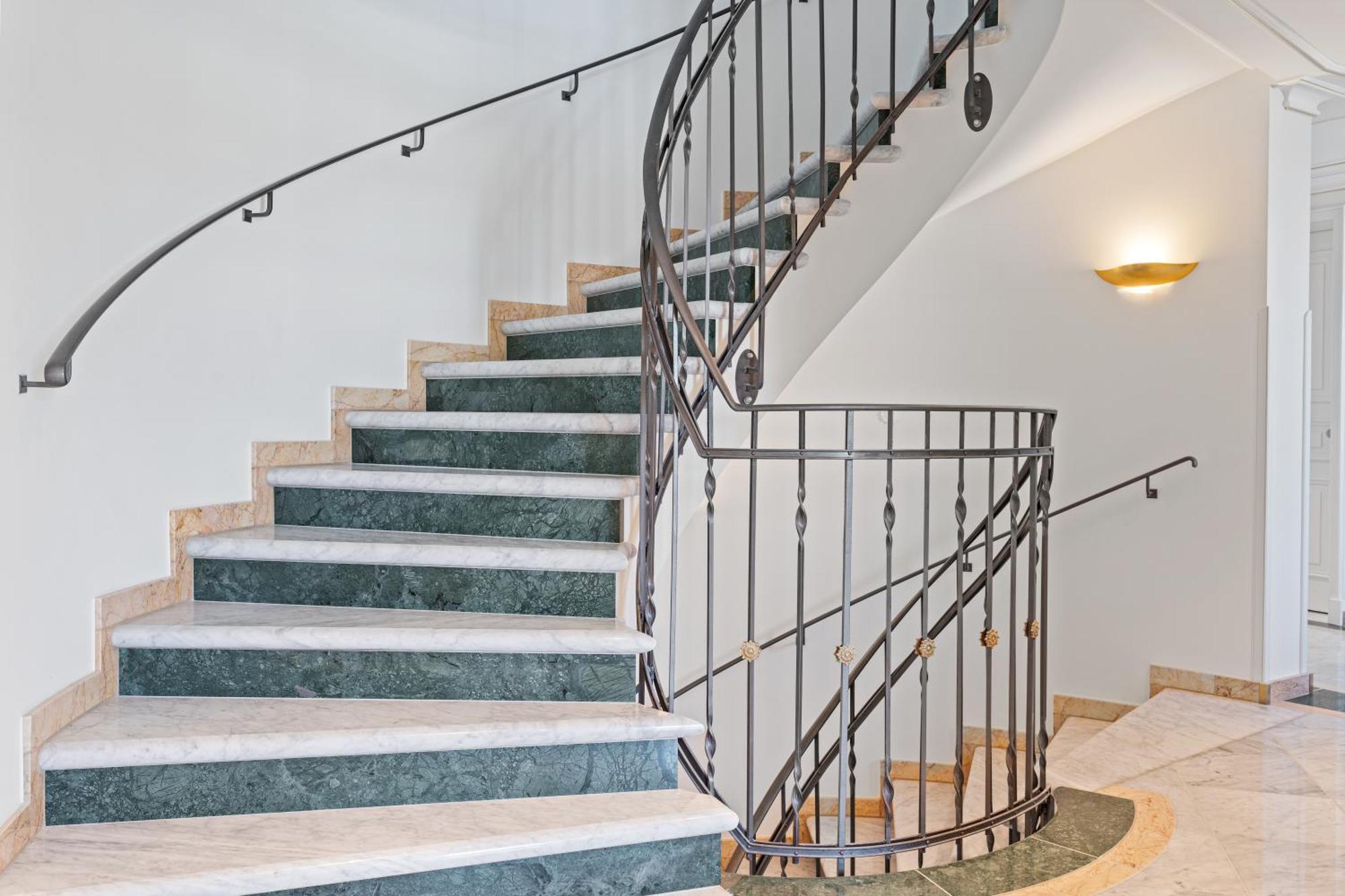 Appartement Cls Moderne City-wohnung Tiefgarage, E-laden, Balkon, Parken, Blick Ueber Hamburg, Cafe Im Haus, Bus Gegenueber, Flex Check In *
