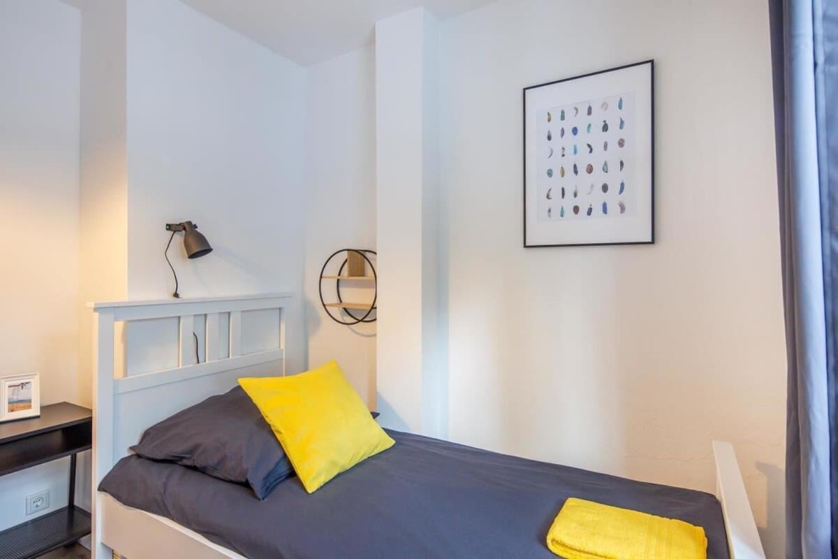 3 Bedroom In Great Location Apartment *