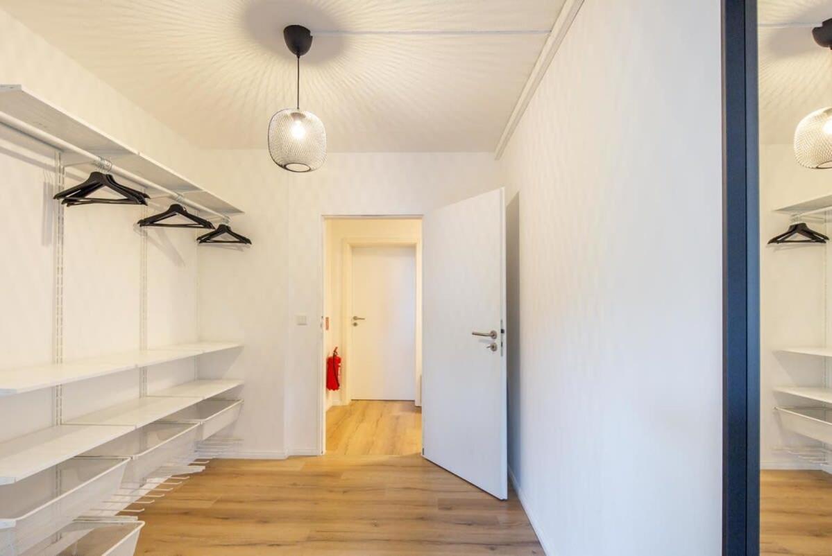 3 Bedroom In Great Location Apartment *