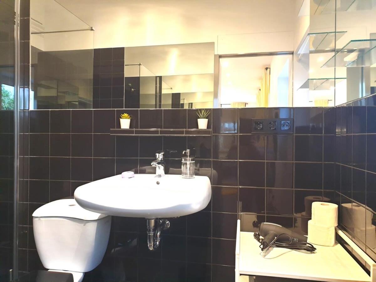 Cosy With Private Parking Apartment