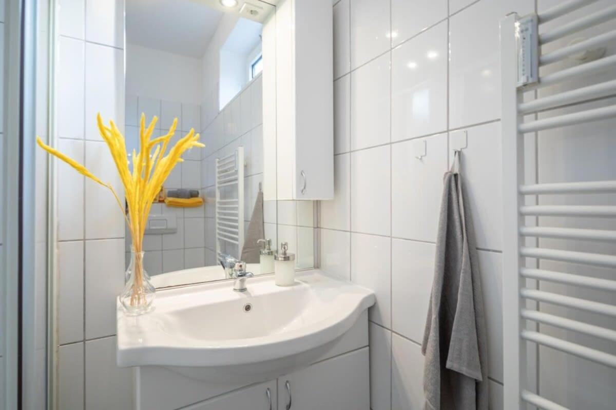 Beautiful 2 Bedroom Incl Parking