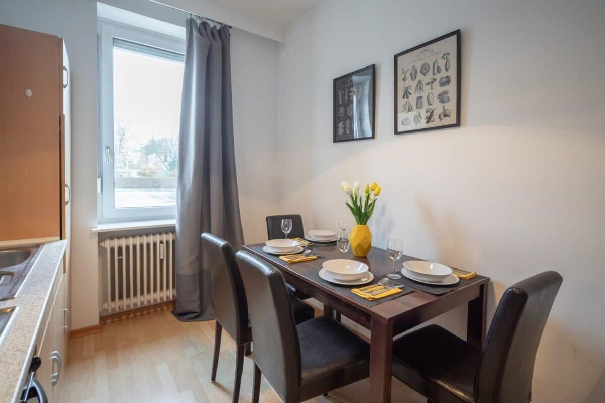 Beautiful 2 Bedroom Incl Parking Apartment Hamburg
