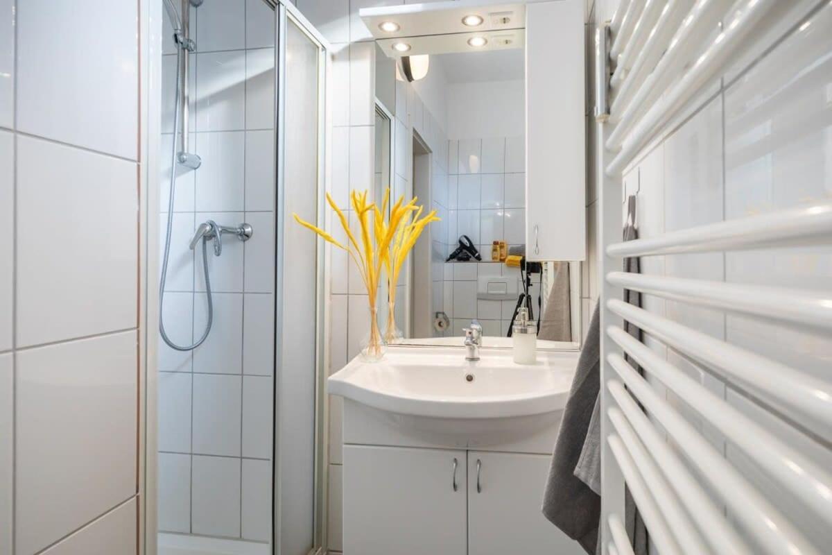 Beautiful 2 Bedroom Incl Parking * Hamburg