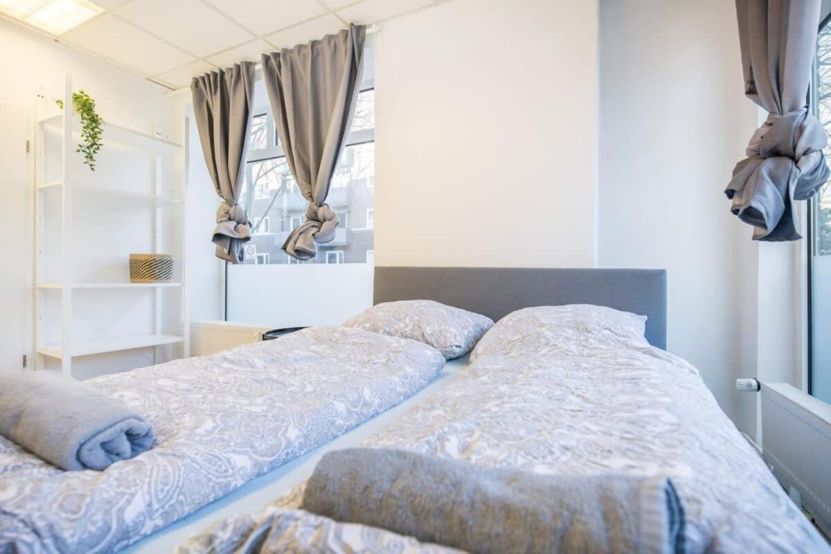 Appartement Spacious Two Br Close To Stadtpark And Street Parking *