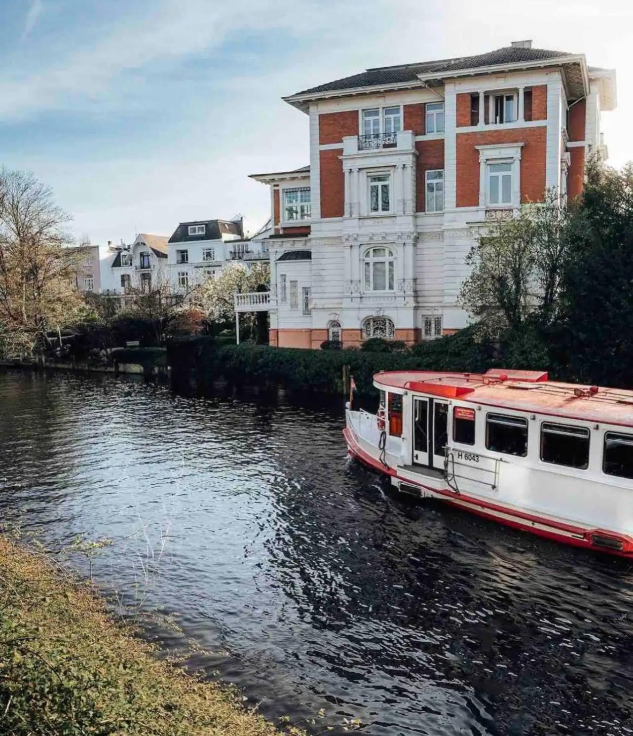 Modern, Ruhig, Gemuetlich: 2 In Bester Lage Nahe Alster + Stadtpark Apartment