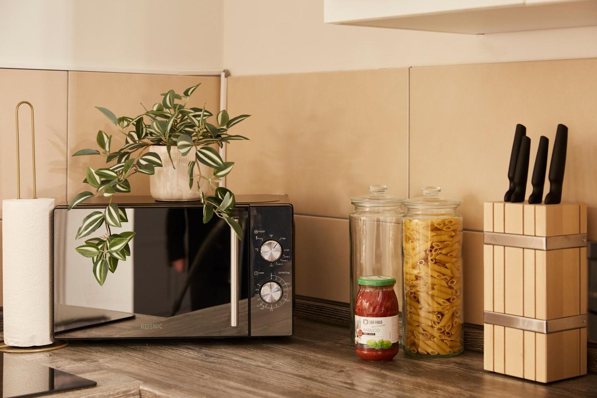R B Business Am Flughafen Fuer 1-5 Personen - Ideal Fuer Geschaeftsreisende Und Familien - Kueche - Waschtrockner - Smart Tv Appartement