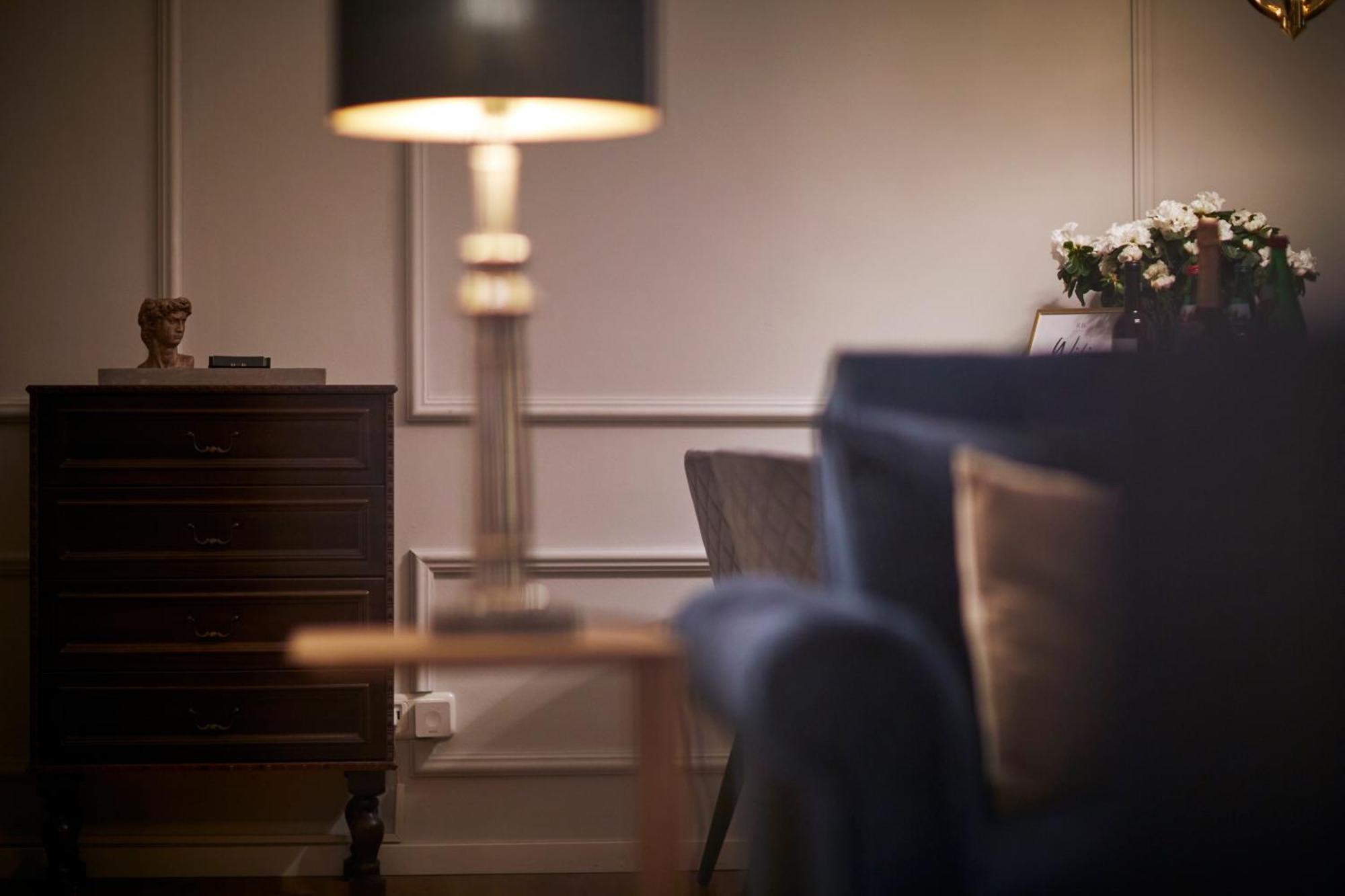 R B Apartment: Airport-adjacent Haven For Families And Professionals *