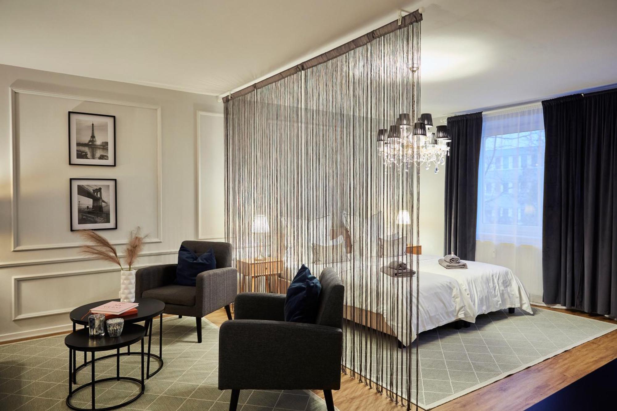 R B Apartment: Airport-adjacent Haven For Families And Professionals Hamburg