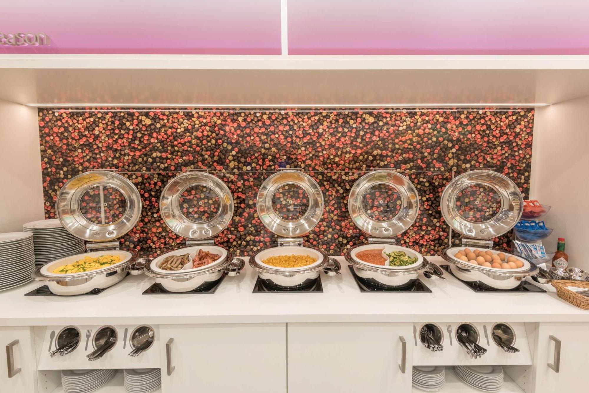 Hotel Hampton By Hilton Centre 3*