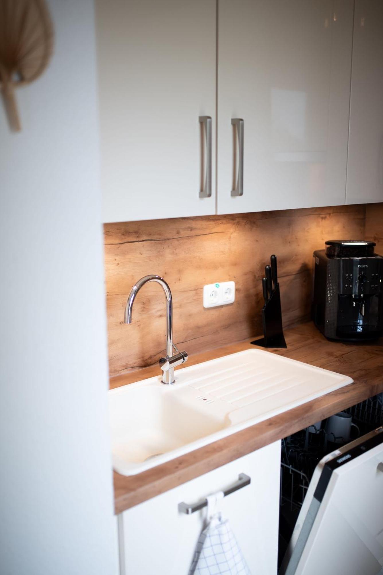 4 Bedrooms For Up To 12 Guests Apartment *
