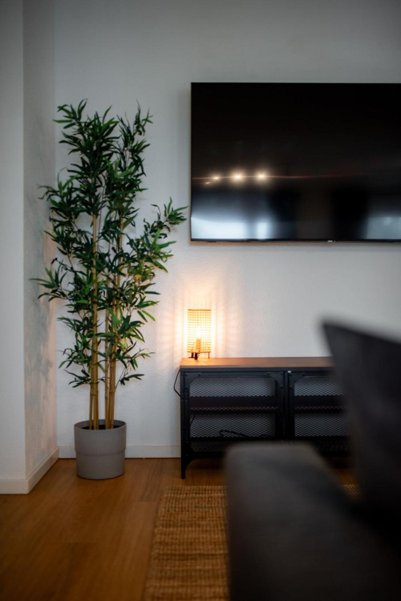 4 Bedrooms For Up To 12 Guests Apartment Hamburg