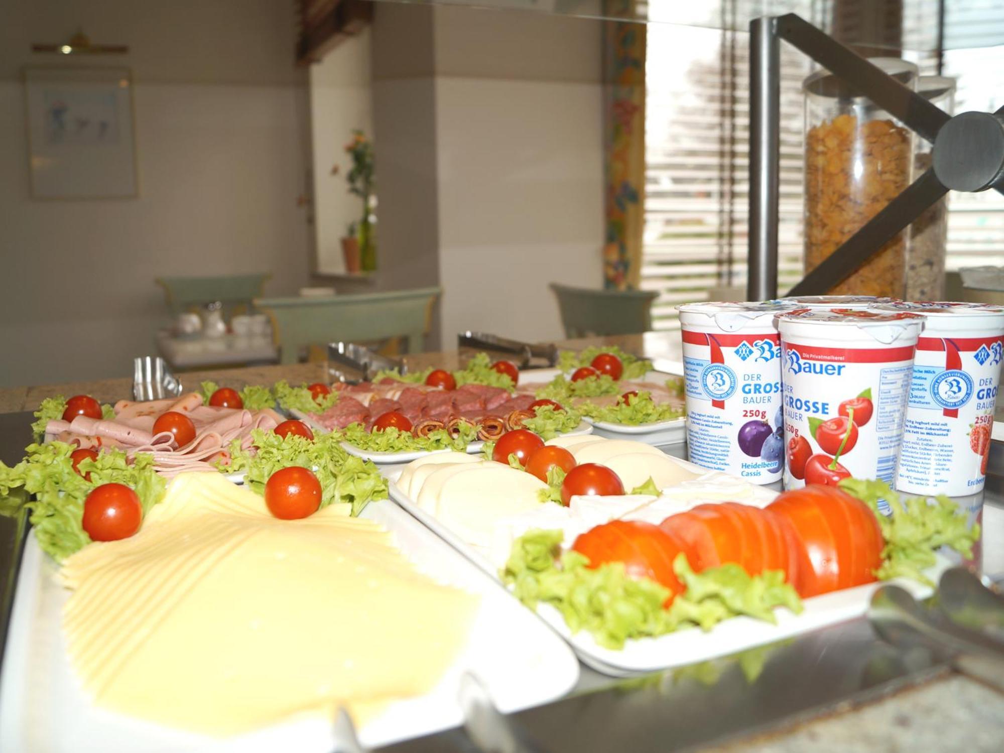 Hotel Entree Gross Borstel Garni 3*