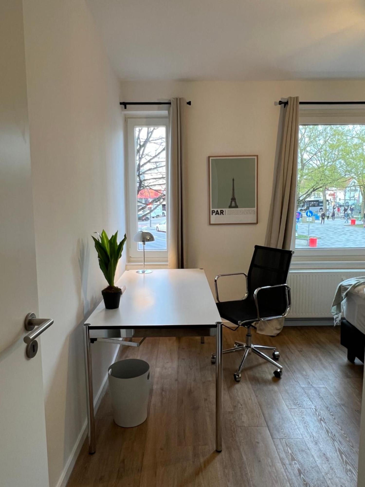 Appartement Apartment Kranich Mit 3 Zimmern, Top Infrastrukturlage Hh Langenhorn, Naehe Airport, Boxspringbetten Und Arbeitsplaetzen Mit Glasfaser Wlan Hamburg-Harburg