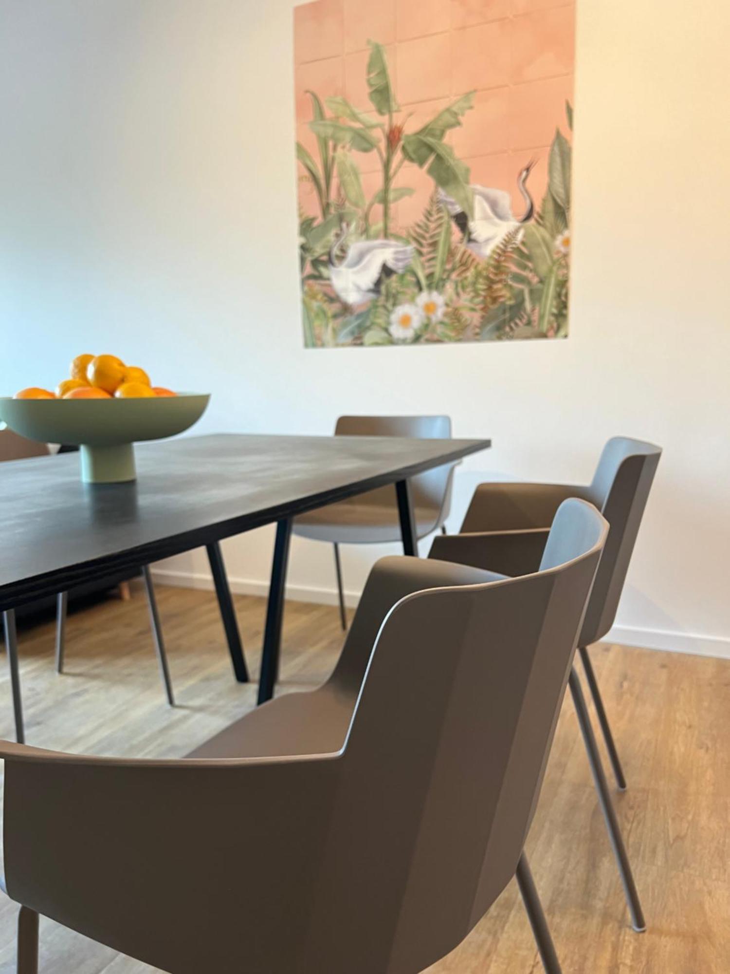 Appartement Apartment Kranich Mit 3 Zimmern, Top Infrastrukturlage Hh Langenhorn, Naehe Airport, Boxspringbetten Und Arbeitsplaetzen Mit Glasfaser Wlan