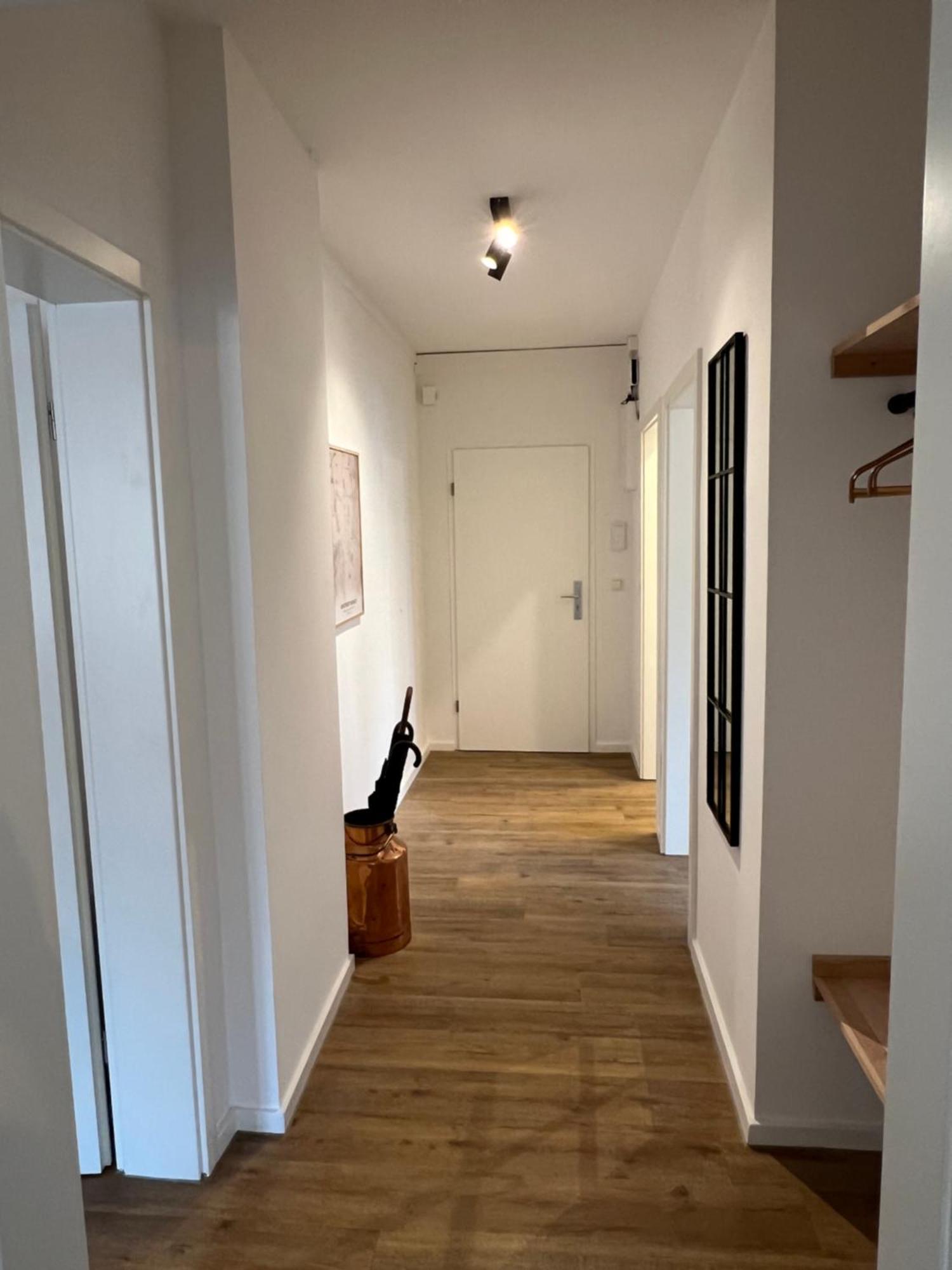 Apartment Kranich Mit 3 Zimmern, Top Infrastrukturlage Hh Langenhorn, Naehe Airport, Boxspringbetten Und Arbeitsplaetzen Mit Glasfaser Wlan