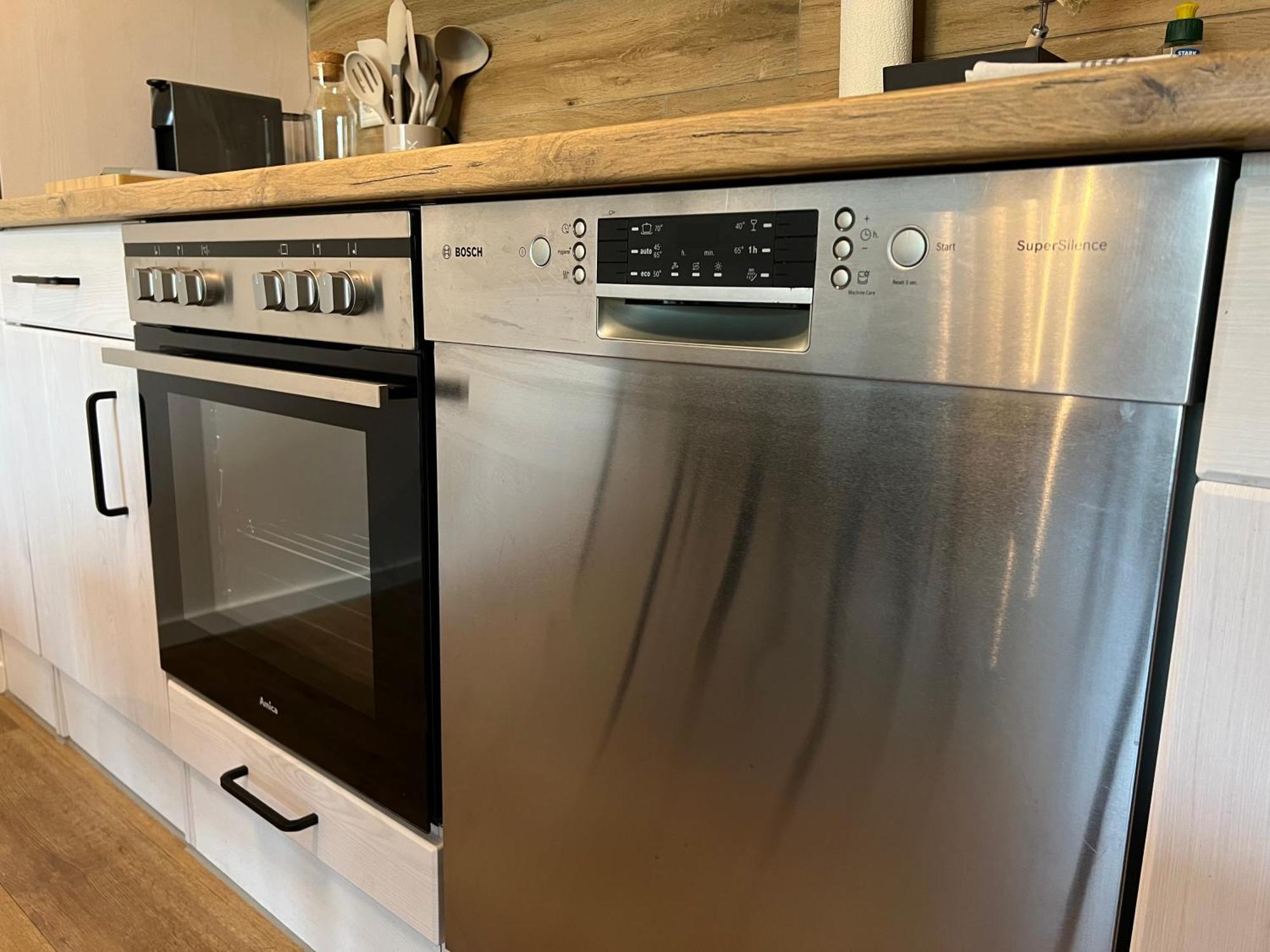 Apartment Kranich Mit 3 Zimmern, Top Infrastrukturlage Hh Langenhorn, Naehe Airport, Boxspringbetten Und Arbeitsplaetzen Mit Glasfaser Wlan Hamburg