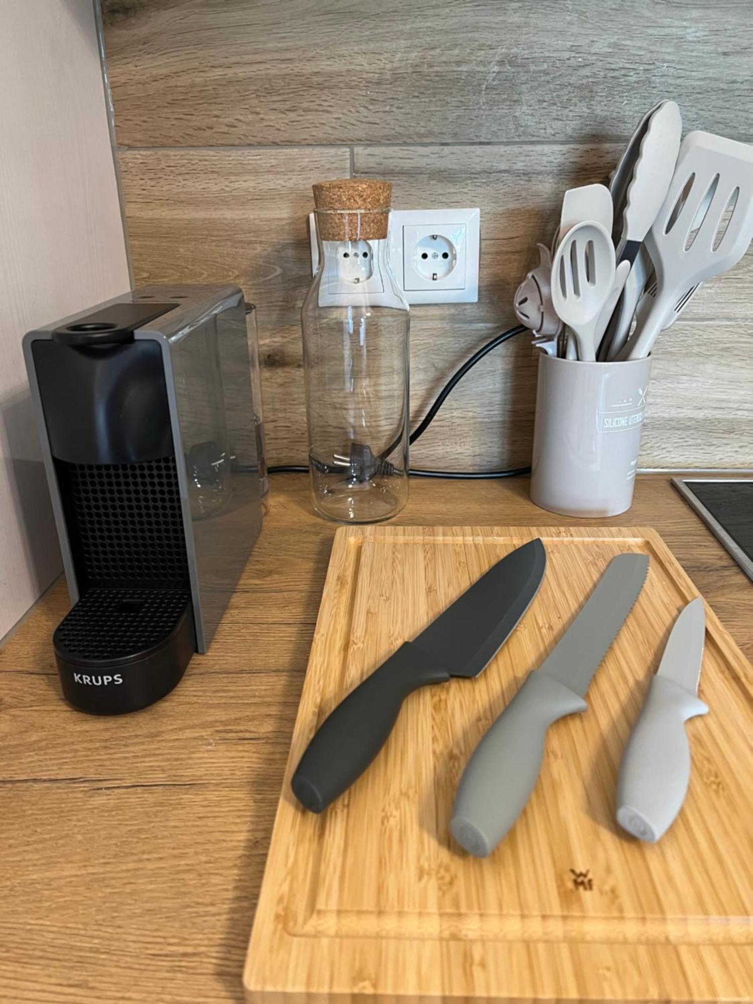 Appartement Apartment Kranich Mit 3 Zimmern, Top Infrastrukturlage Hh Langenhorn, Naehe Airport, Boxspringbetten Und Arbeitsplaetzen Mit Glasfaser Wlan