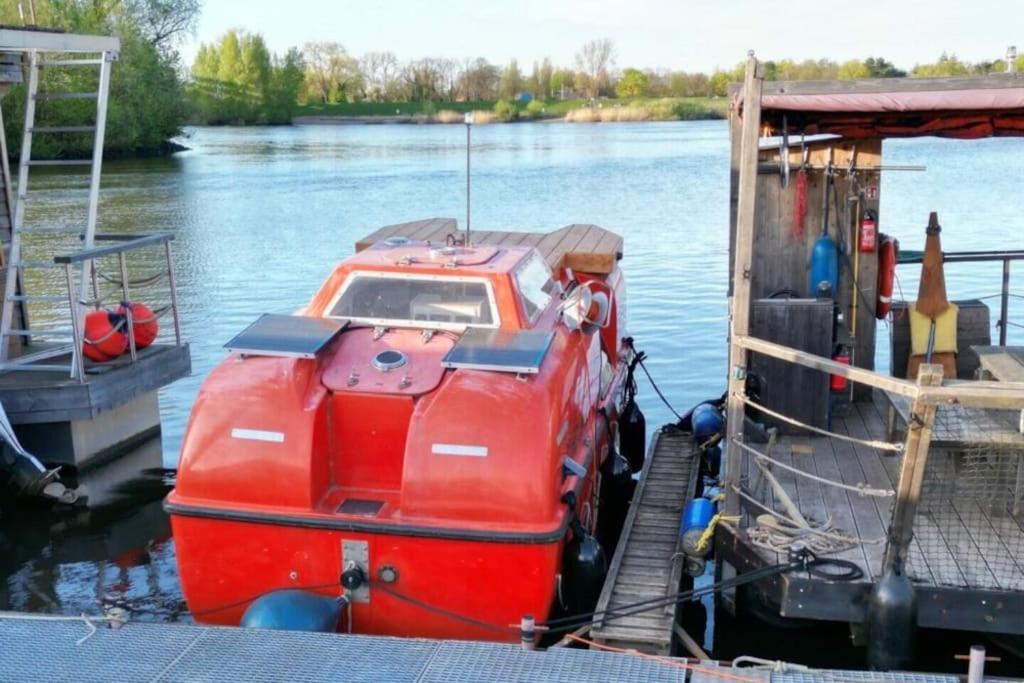 Ausgebautes Freifallrettungsboot Knutschkugel Hamburgo