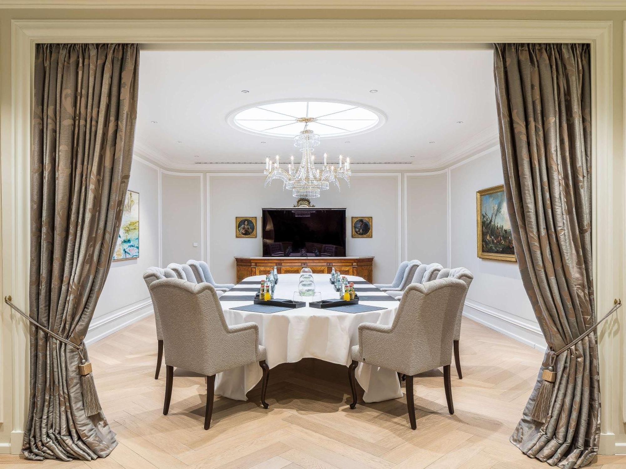 Fairmont Vier Jahreszeiten Hotel 5*