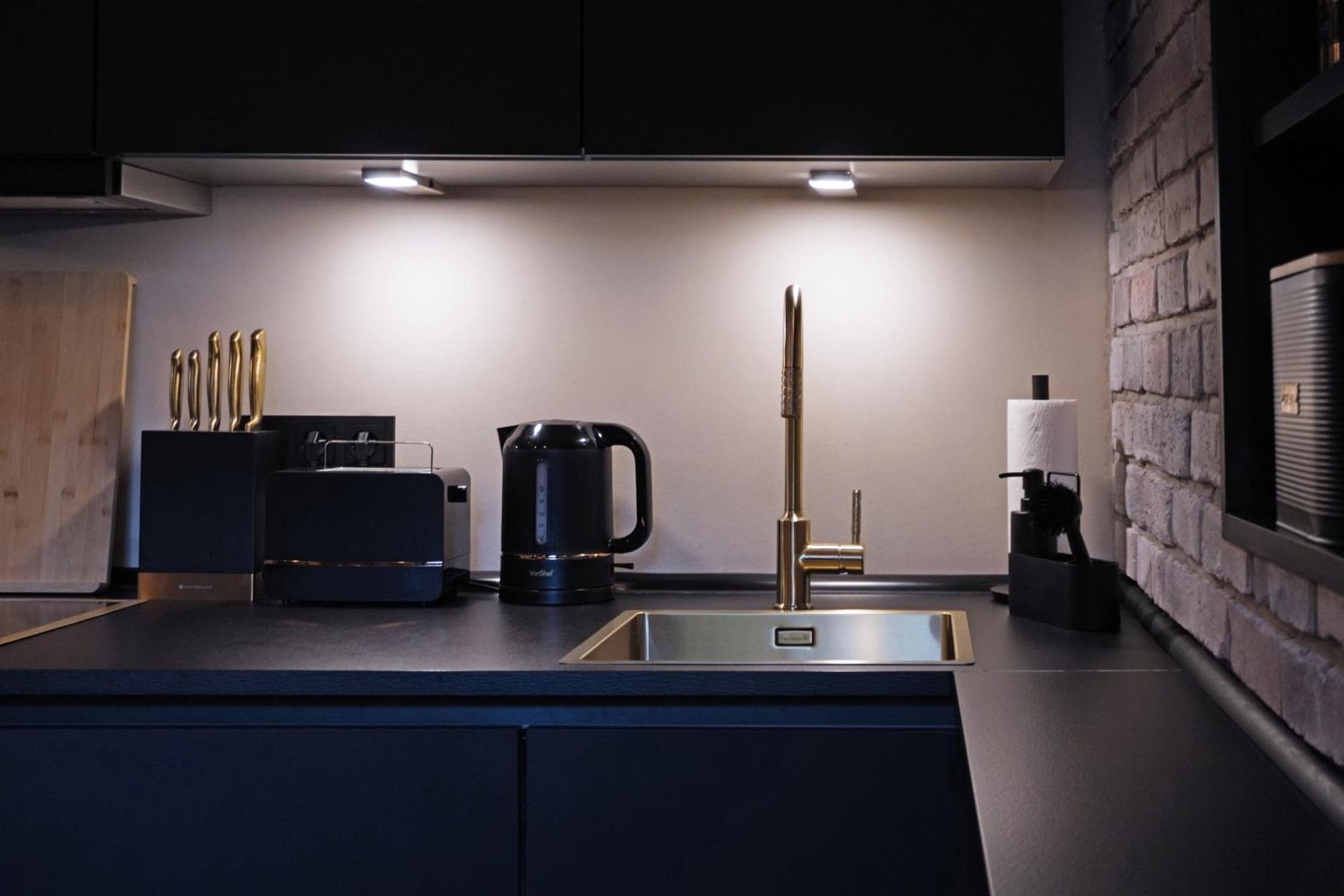 Black 6 Luxus In Alsternaehe *