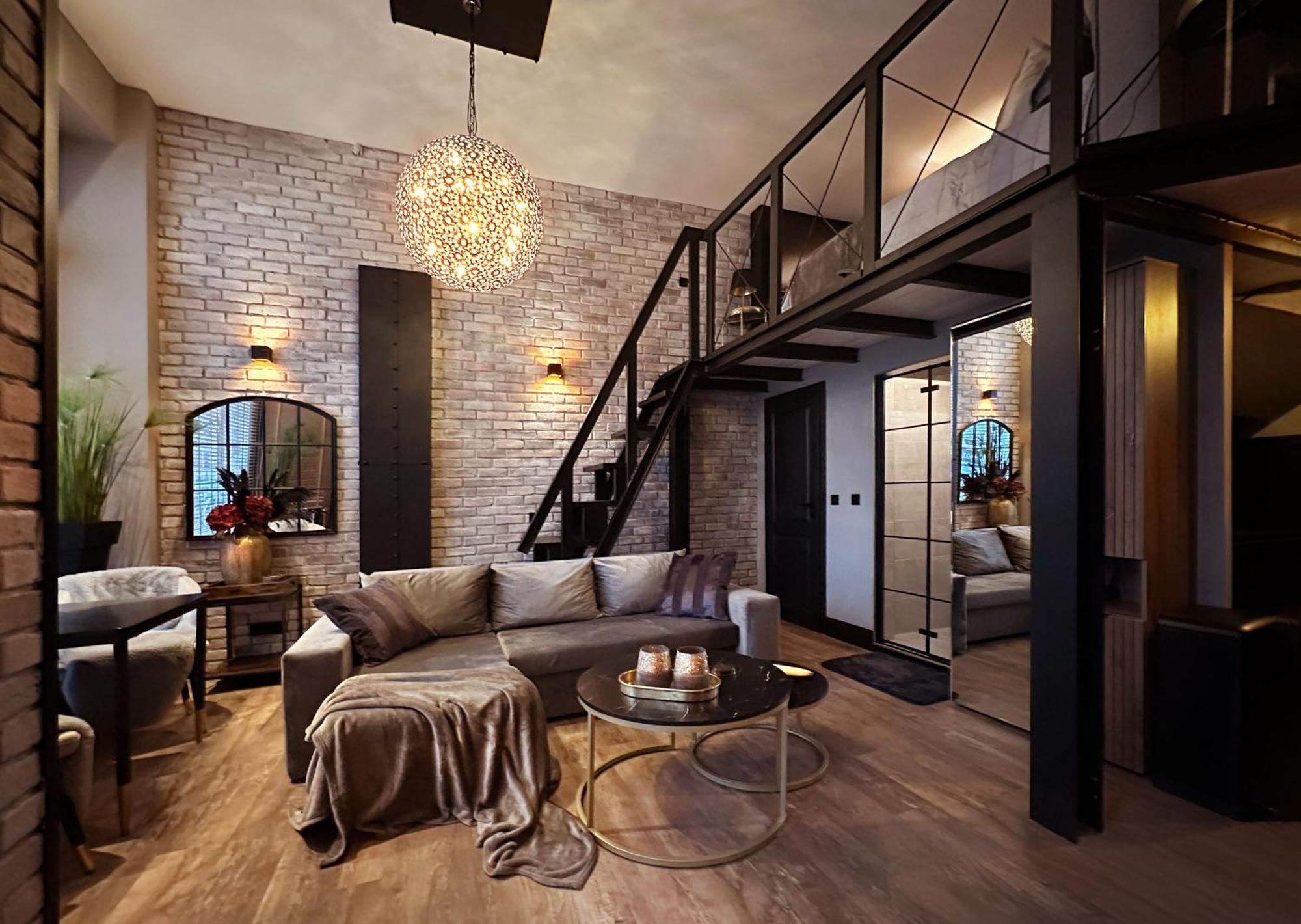 Black 6 Luxus In Alsternaehe