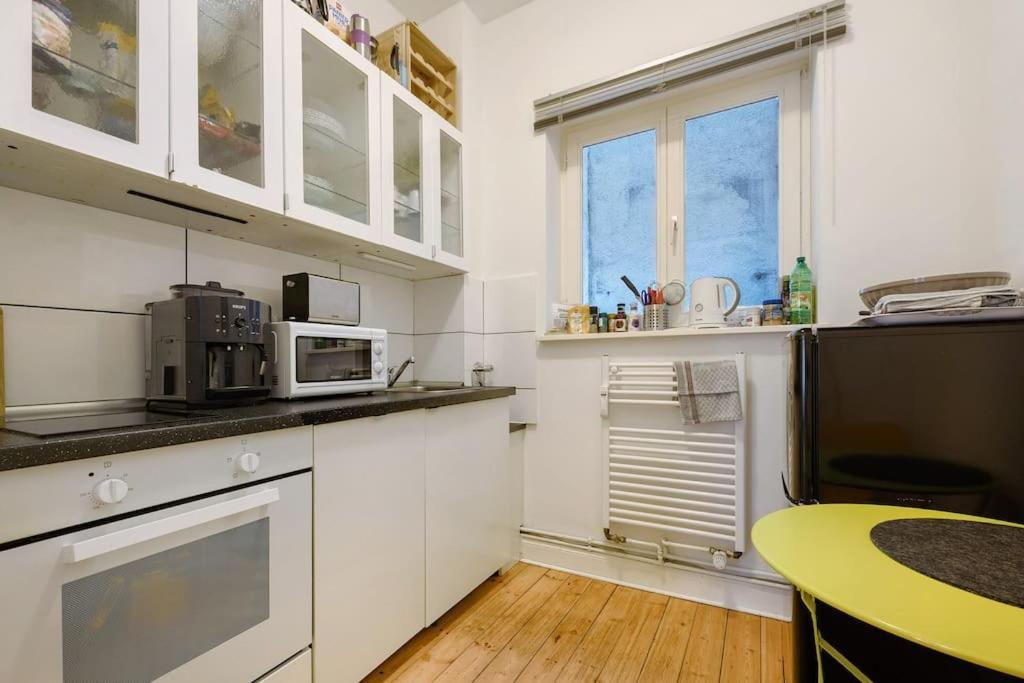 Apartment Wunderschoene 3 Zimmer Wohnung! *