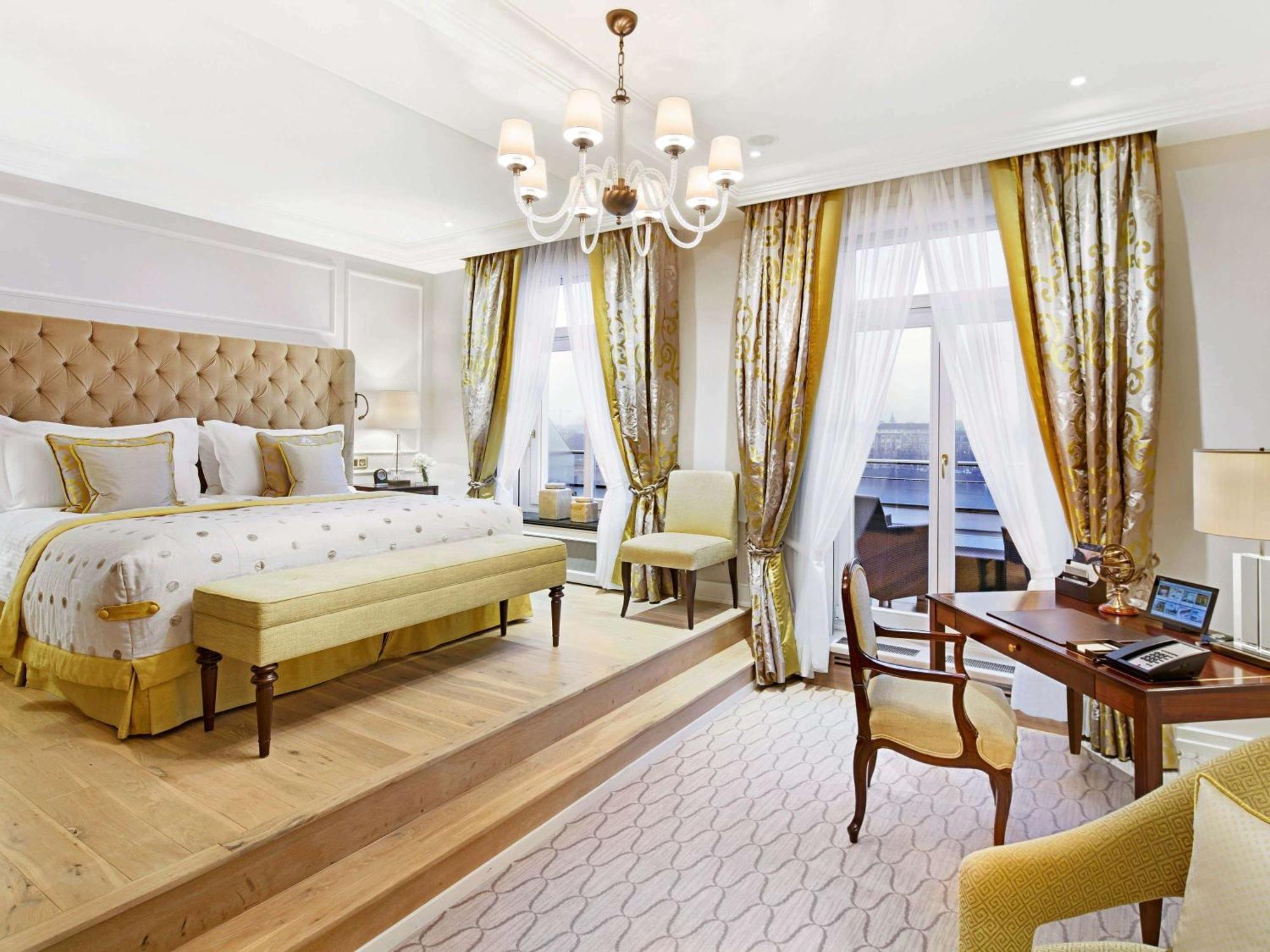 Fairmont Vier Jahreszeiten Hotel