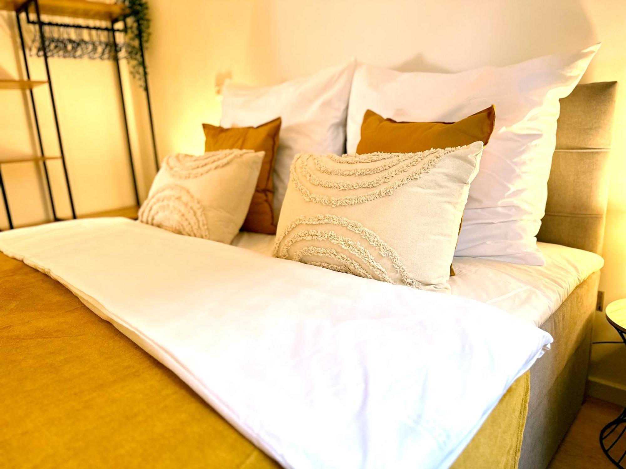 Stylisches 2-zimmer Ambient In Alsternaehe Mit Kingsize-bett & Schlafsofa *