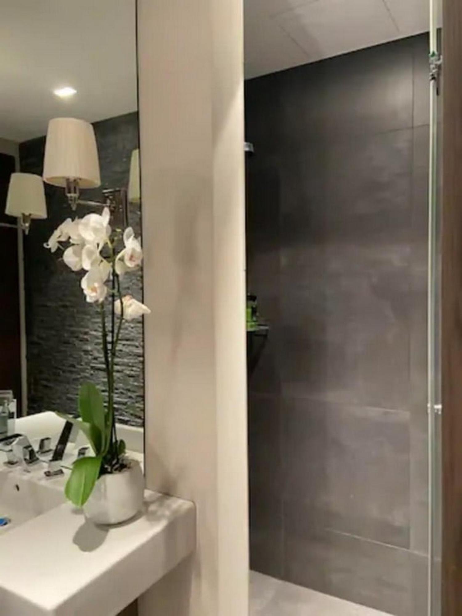Apartment Am Kaiserkai Im Schonsten Teil Der Hafencity Hamburg