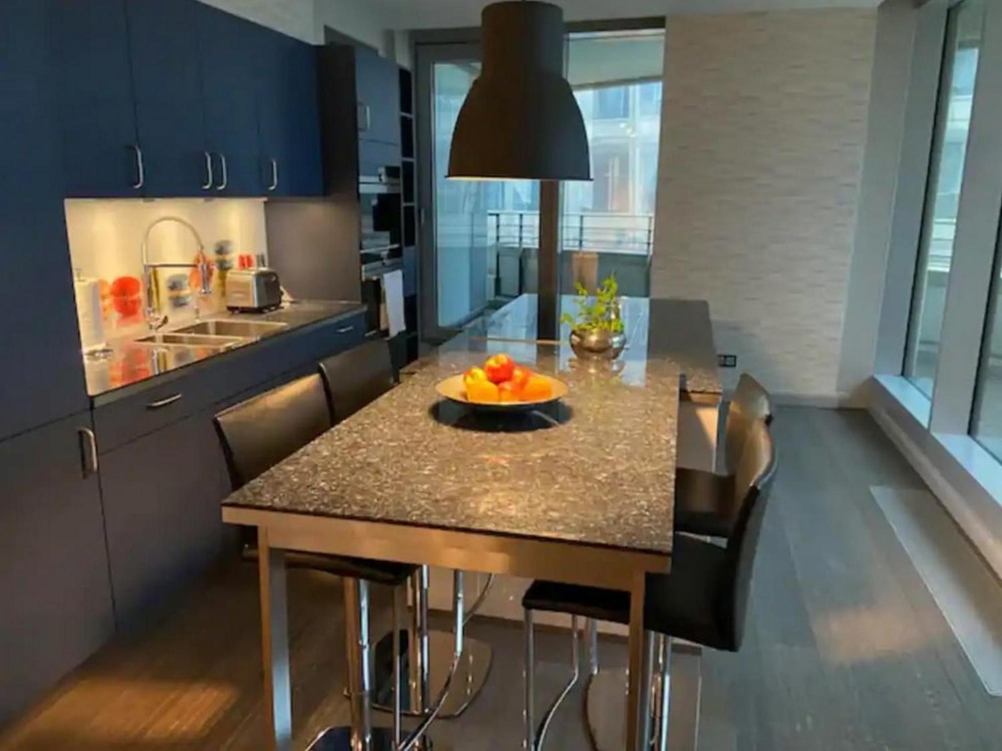 Apartment Am Kaiserkai Im Schonsten Teil Der Hafencity Hamburg