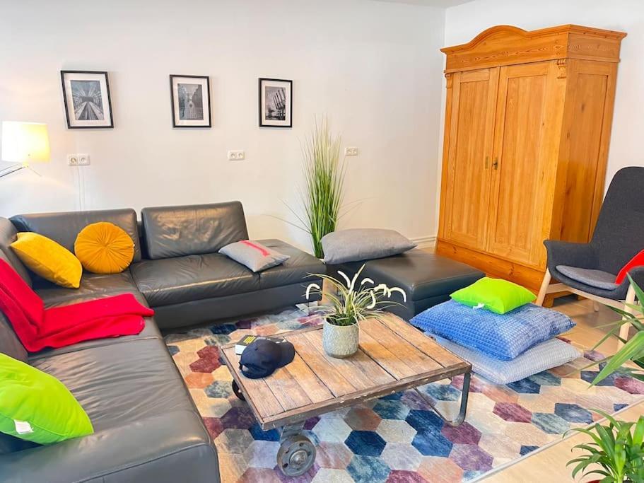 Apartment Gemuetliche, Grosse 6-zkb,eg-wohnung Im Herzen Eimsbuettels-2wc&2duschen