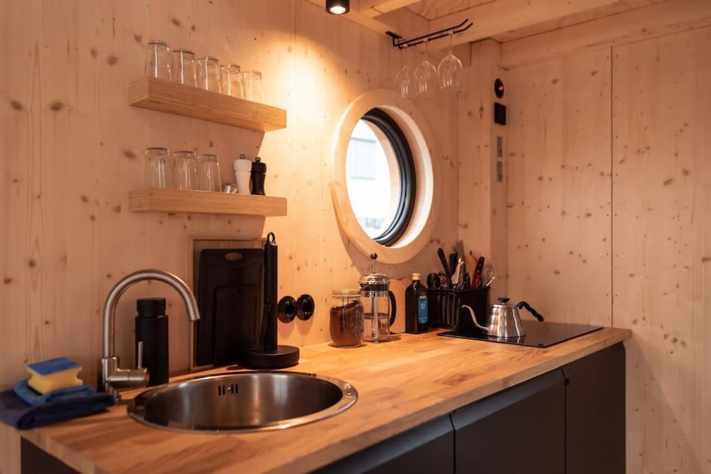 Dein Hausboot Off Fuer Deine Auszeit In Botel *