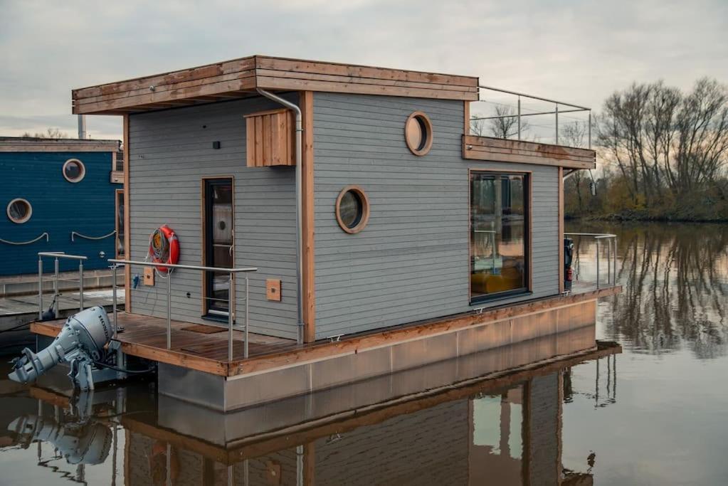 Dein Hausboot Off Fuer Deine Auszeit In Botel *