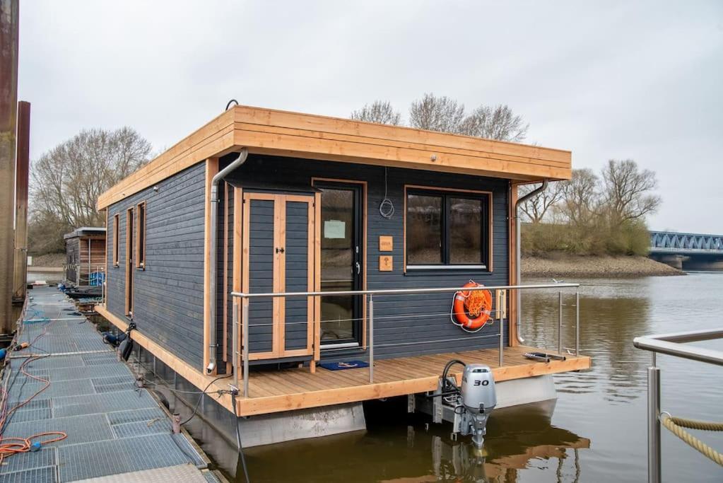 Hausboot Diva Mit Kamin - Winter Auf Der Dove Elbe Botel *