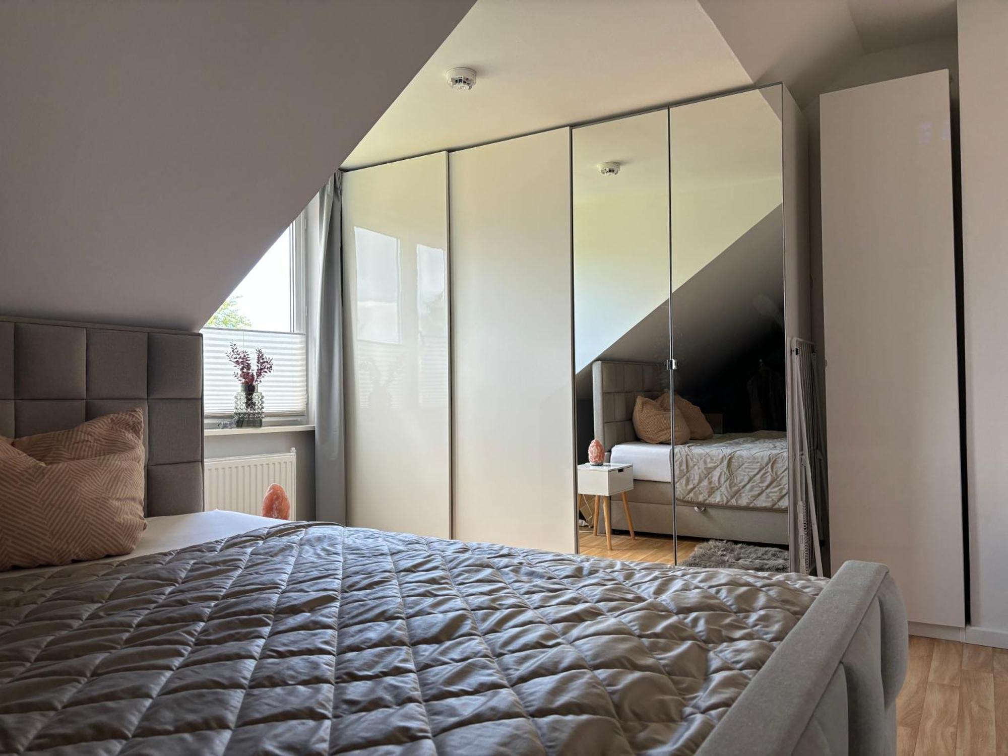 Apartment Zimmer Im Gruenen An Der Alster Hamburg